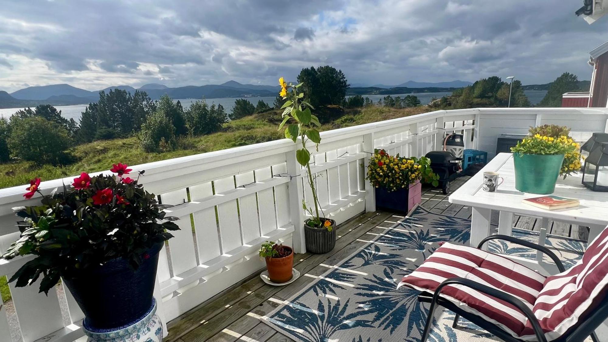Appartamento Wake Up To A Beautiful View And Smell Of The Sea Kristiansund Esterno foto